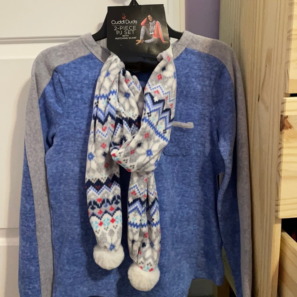 Cuddl Duds 2 piece PJ set with matching scarf
